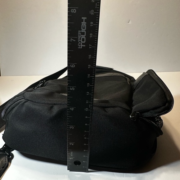 $110 EUC Black Travelon UNISEX Anti Theft Classic Plus Sling Backpack Bag UNISEX - Picture 9 of 13